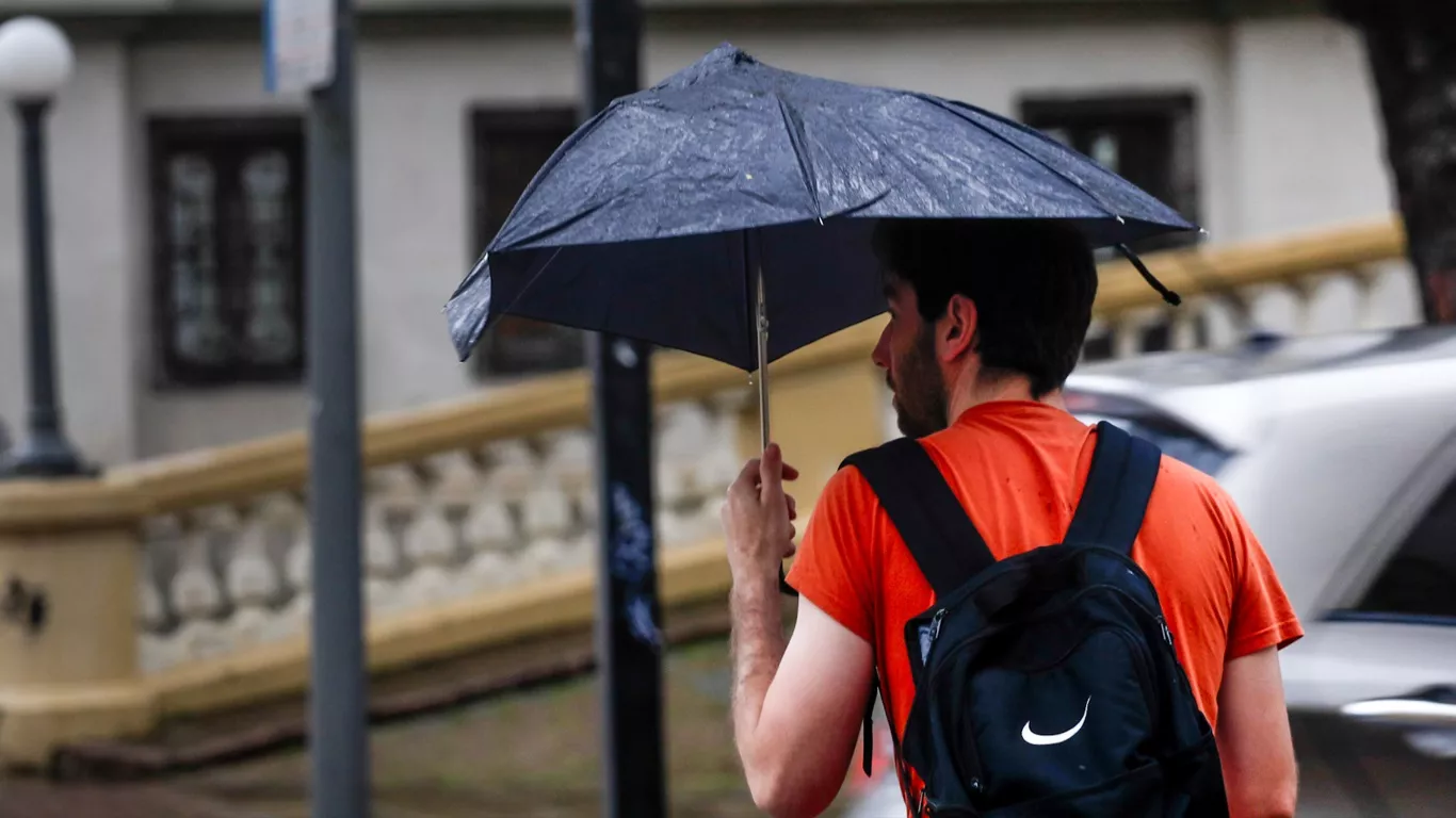 CHUVA SUPERA 100 MM NO OESTE GAÚCHO E VEM MAIS ÁGUA PARA O ESTADO